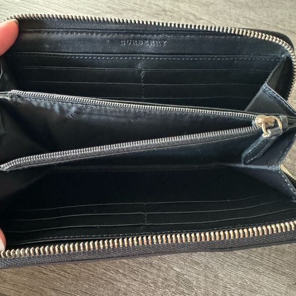Burberry Studded Wallet - Full Inclusion 🖤 - Picture 5 of 7